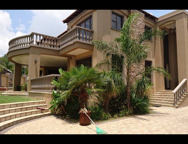 4 BEDROOM HOUSE FOR SALE IN DOWERGLEN EXT 4